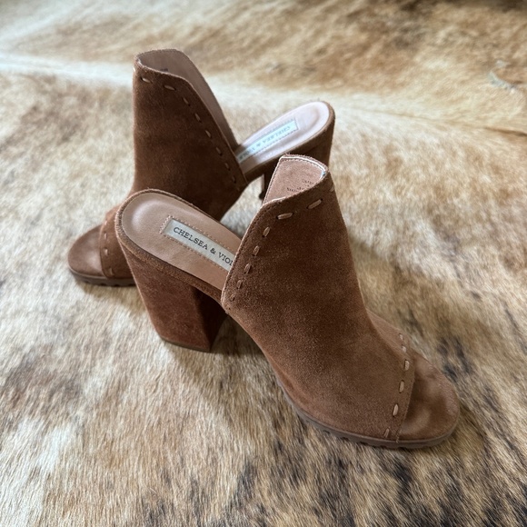 Chelsea & Violet Heels Size 8M - Picture 1 of 6